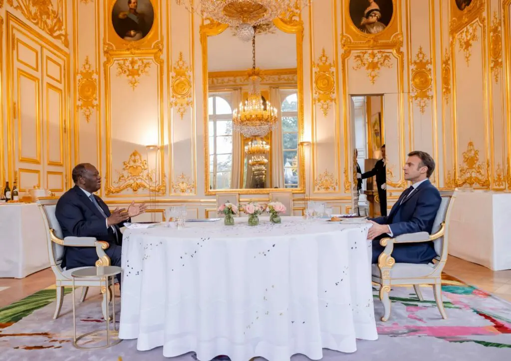 Les présidents français Emmanuel Macron et ivoirien Alassane Ouattara
